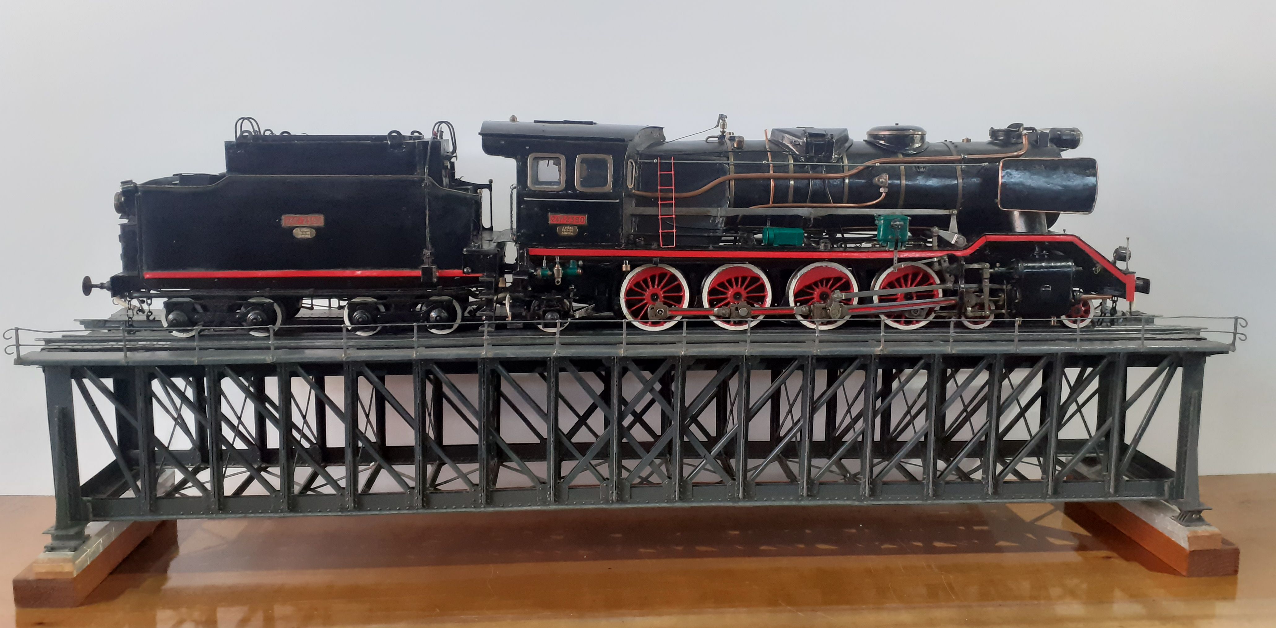 Modelo de locomotora de vapor 241F-2390